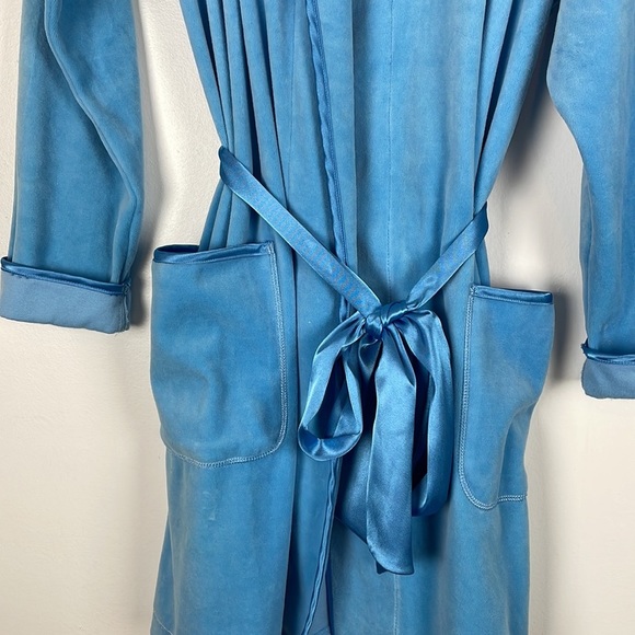 Victoria's Secret cozy 2 pocket soft short robe with attached belt Size Medium - Picture 3 of 10